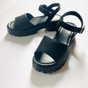 Bamboo black platform sandals